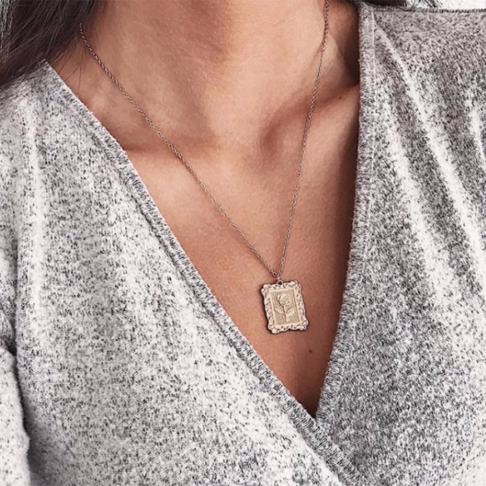 Rose Portrait Frame Pendant Gold Chic Necklace